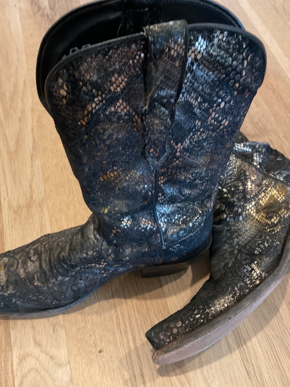 Lucchese, size 8B, Black with gold and silver print boots